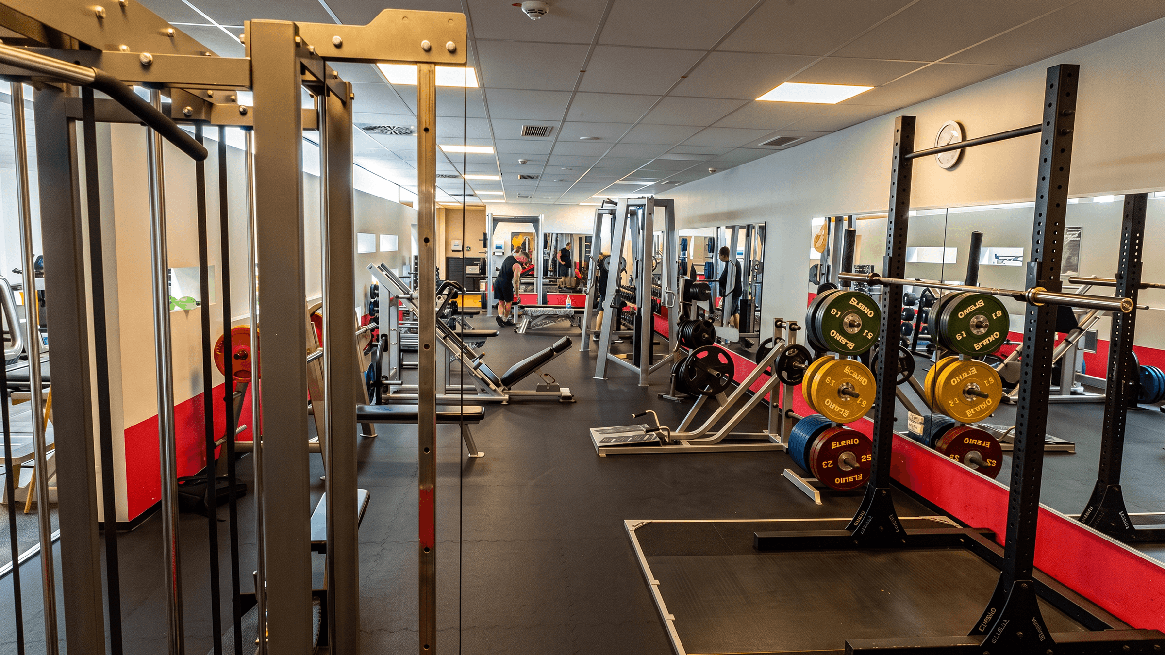 Krafttraining im INJOY Fitnessstudio Gym & Swim Duisburg