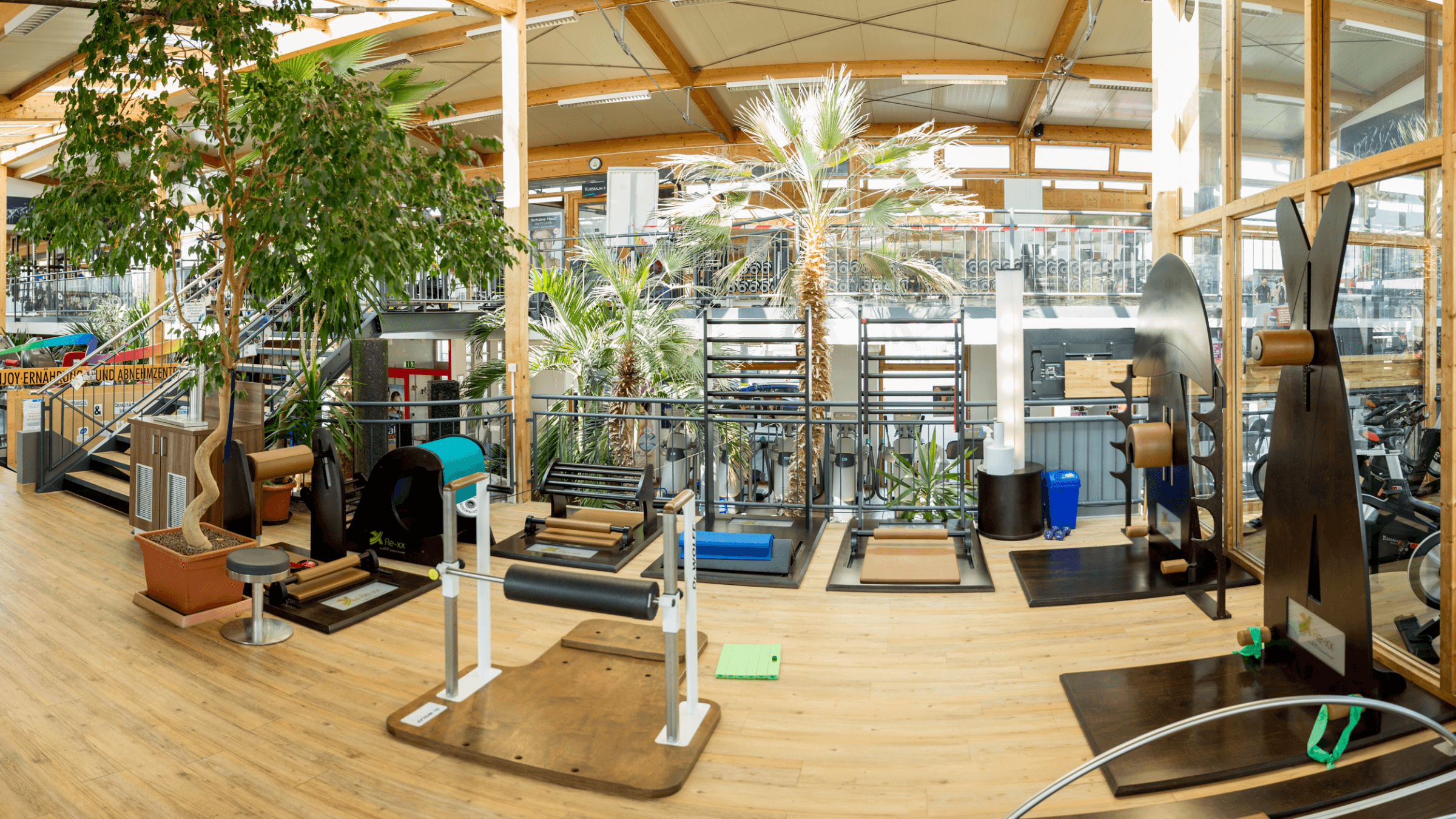 Flexx Dehngeräte im INJOY Fitnessstudio Königsbrunn