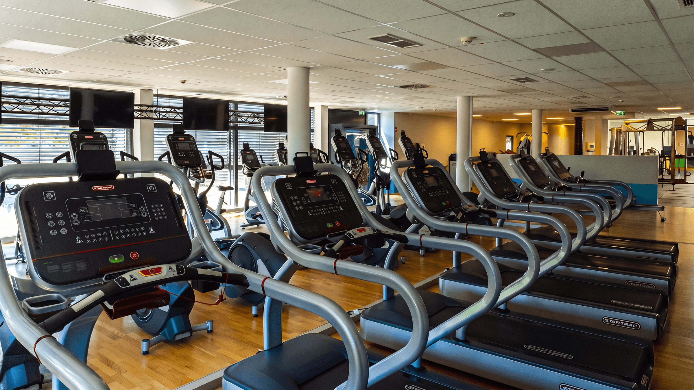 Laufbänder im INJOY Fitnessstudio Gym & Swim Duisburg
