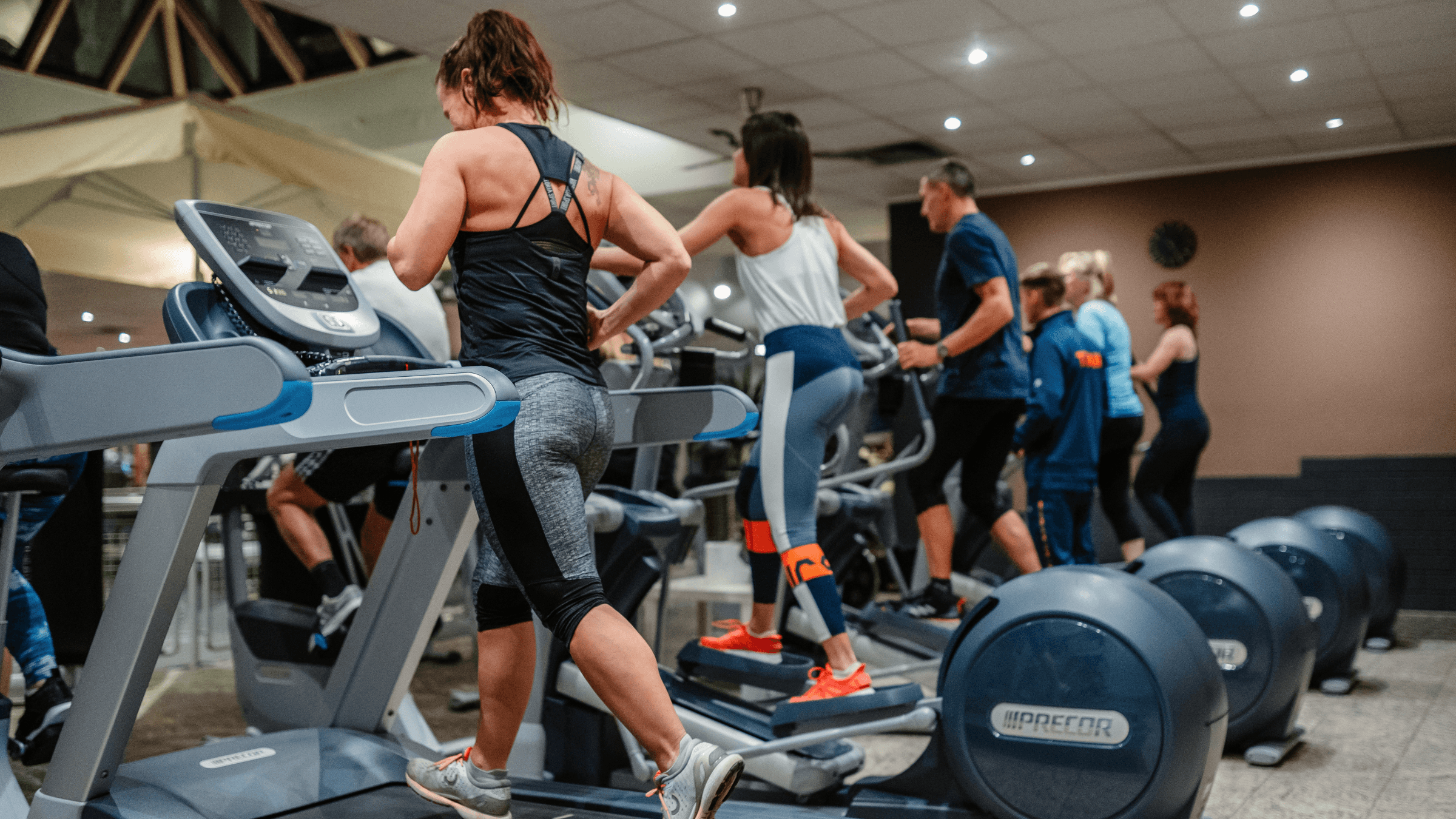 Eine Aufnahme des Cardiobereichs im INJOY Fitnessstudio Kempten.