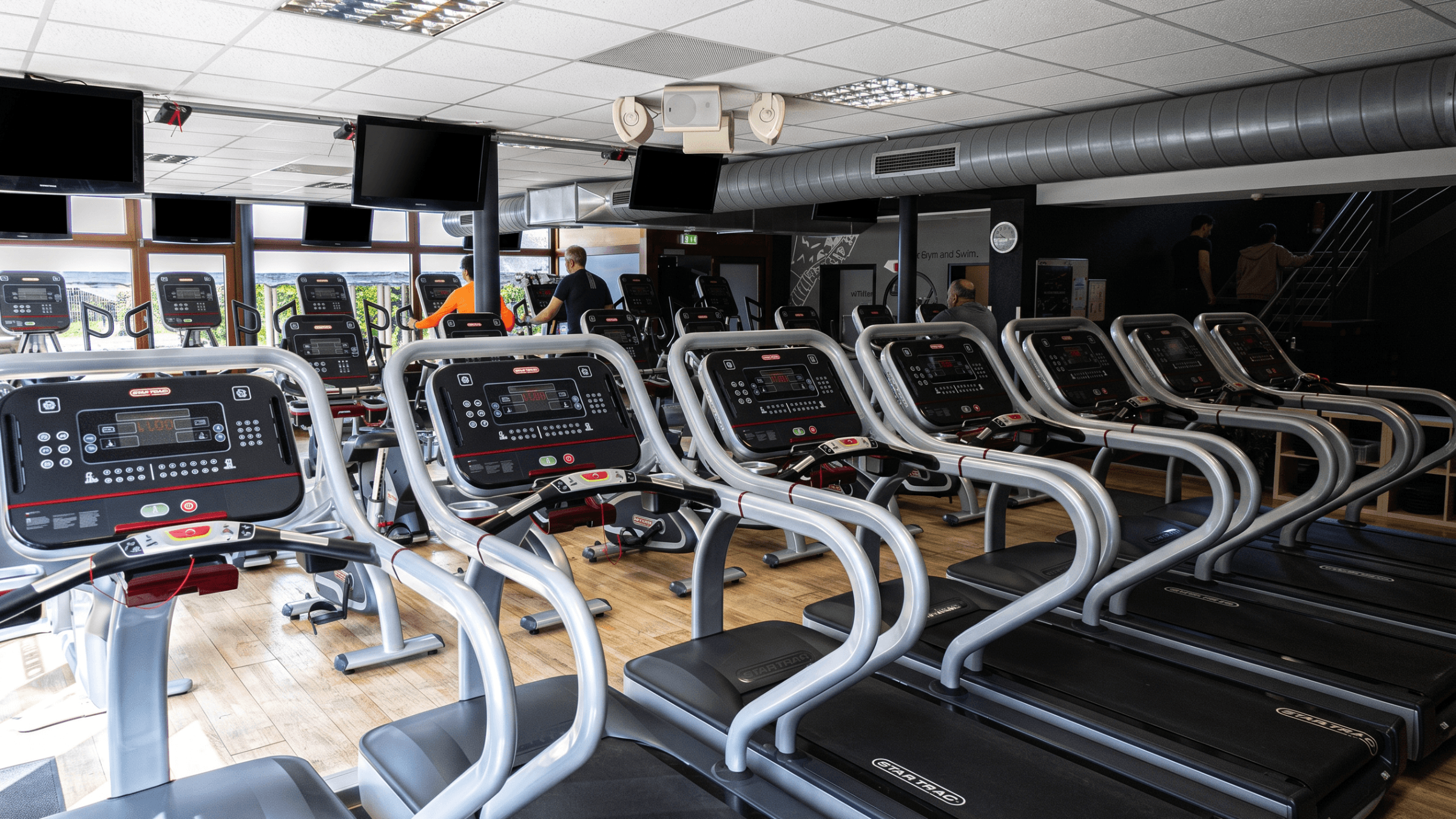 Cardiobereich im INJOY Gym and Swim Fitnessstudio in Sindelfingen.