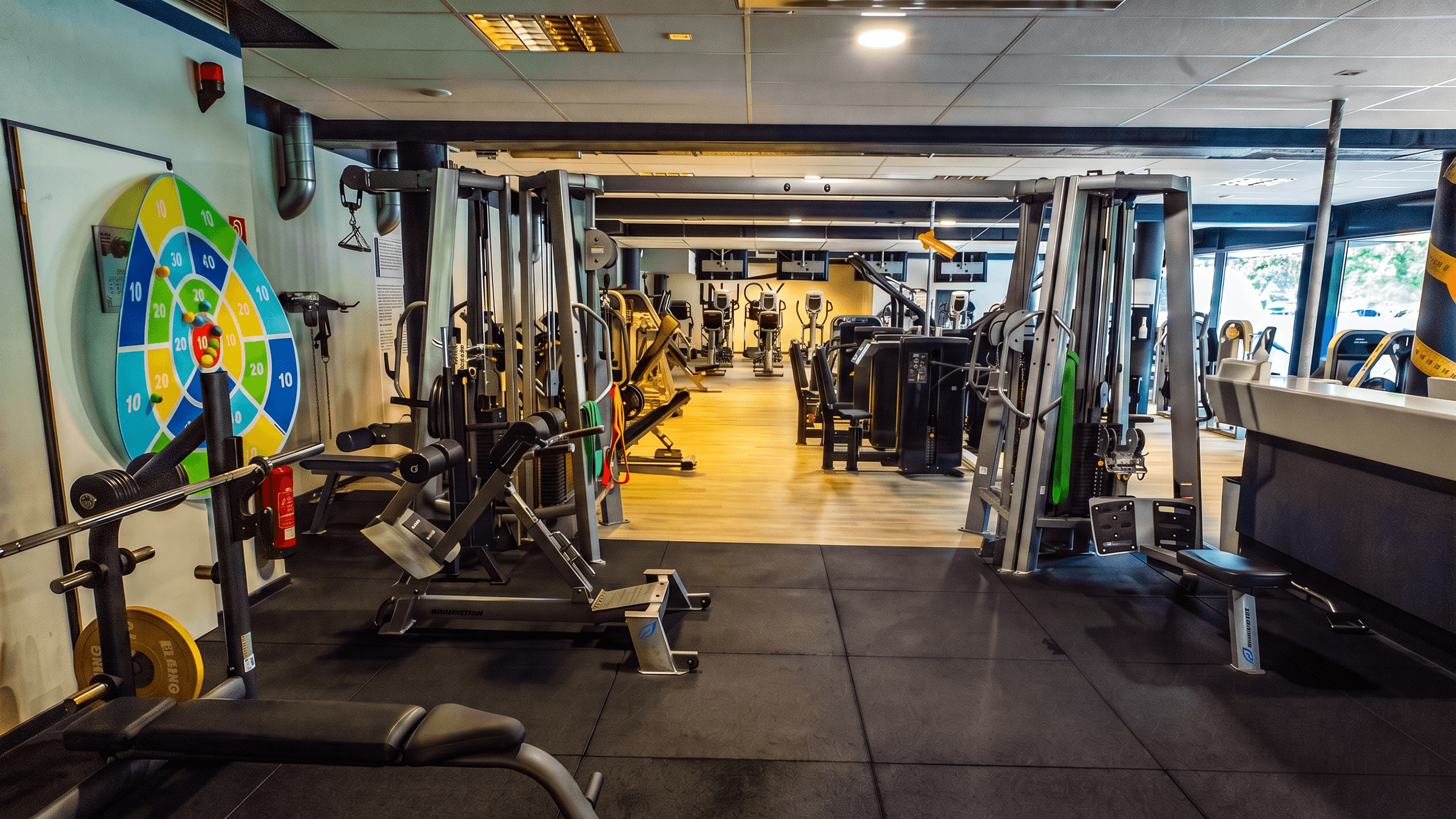Krafttraining im INJOY Fitnessstudio Gym & Swim Bornheim