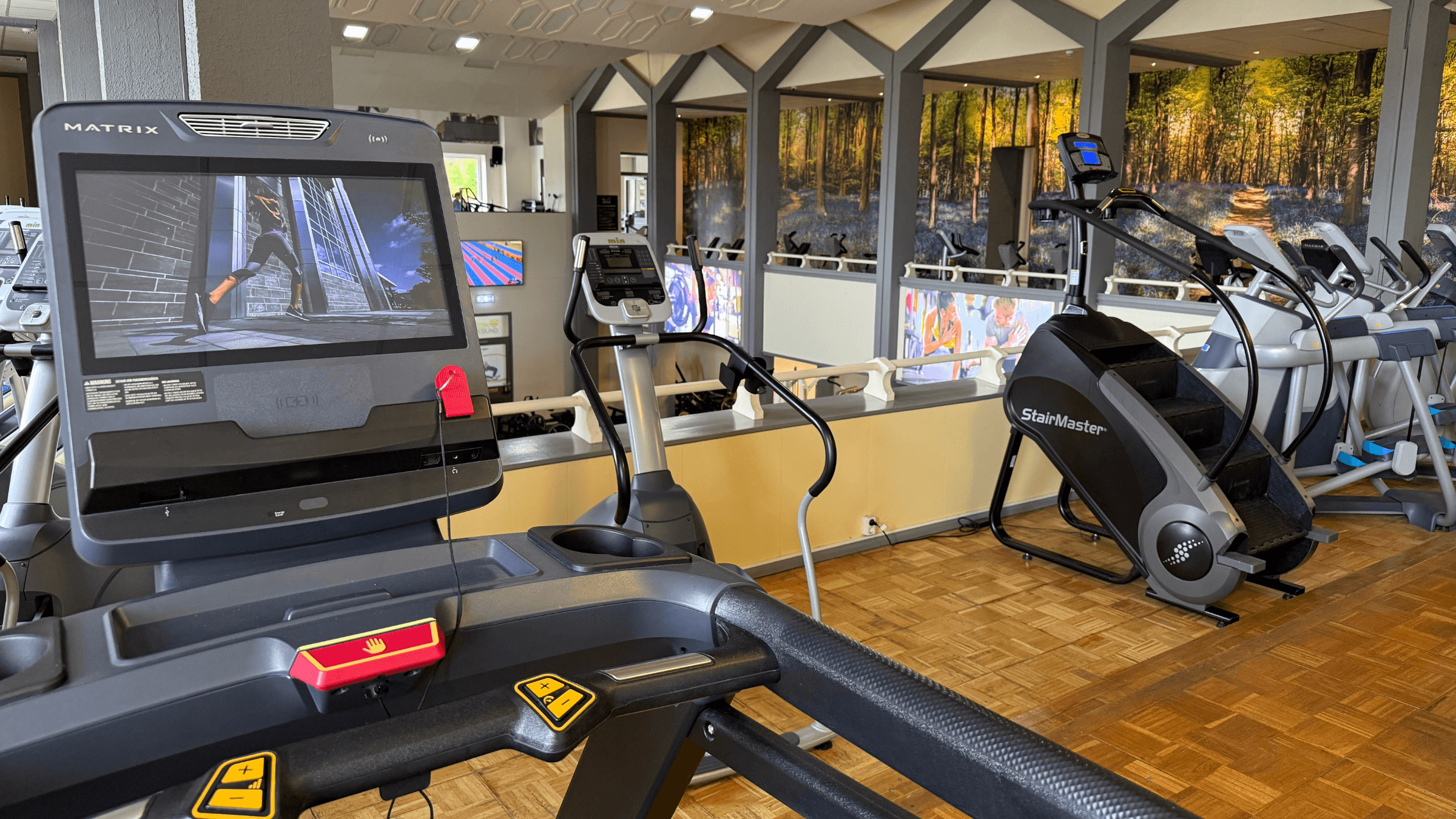 Der Cardiobereich auf der zweiten Etage des INJOY Fitnessstudios Reichenbach.