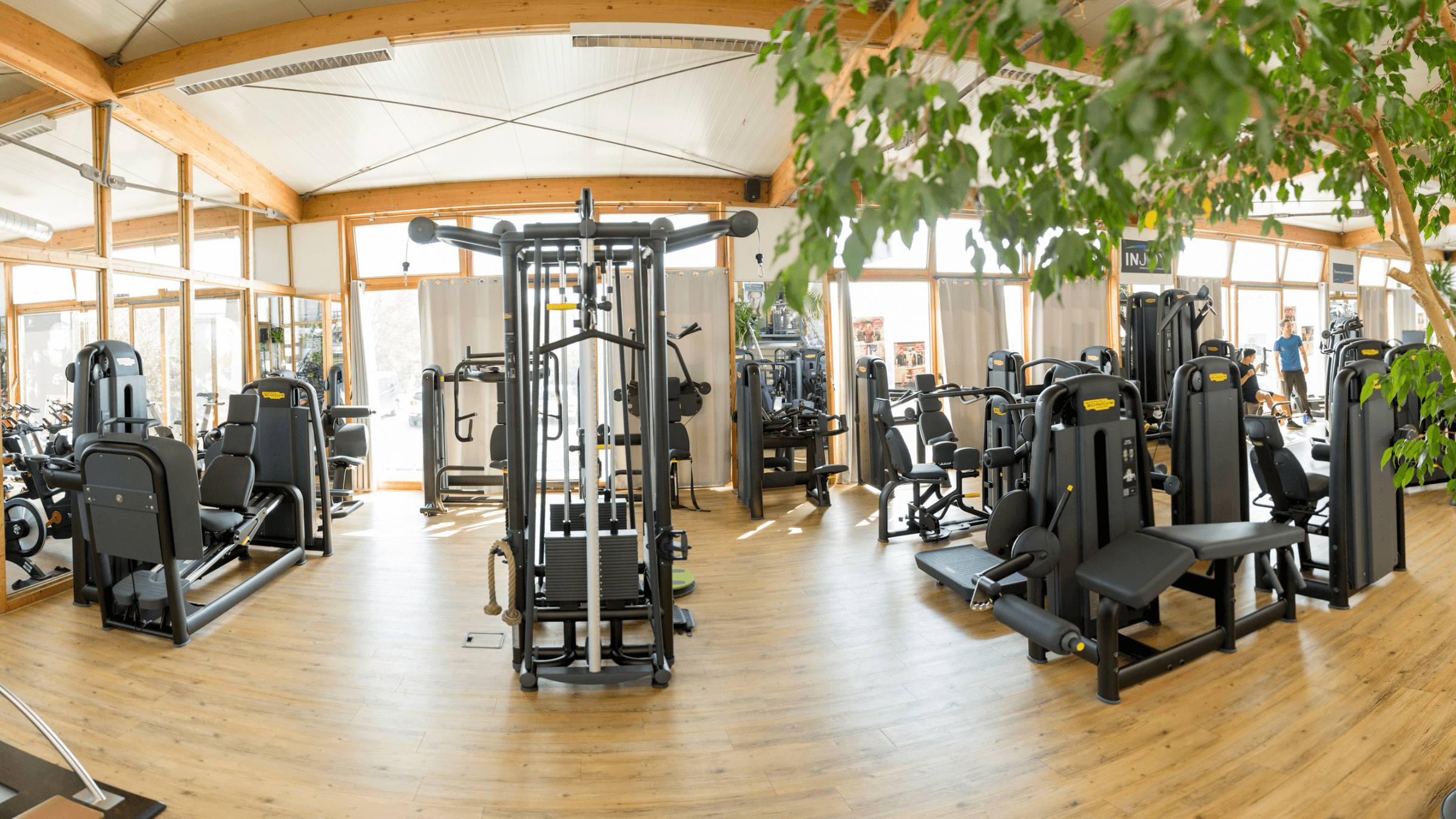 Trainingsgeräte im INJOY Fitnessstudio Königsbrunn
