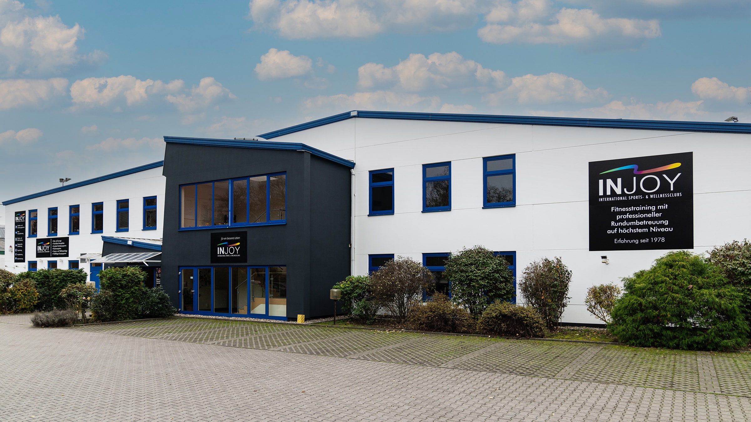 Außenansicht des INJOY Fitnessstudios Berlin-Steglitz