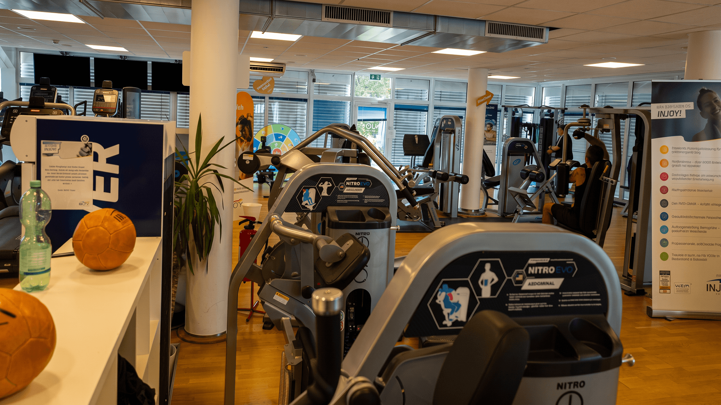 Empfang im INJOY Fitnessstudio Gym & Swim Giessen