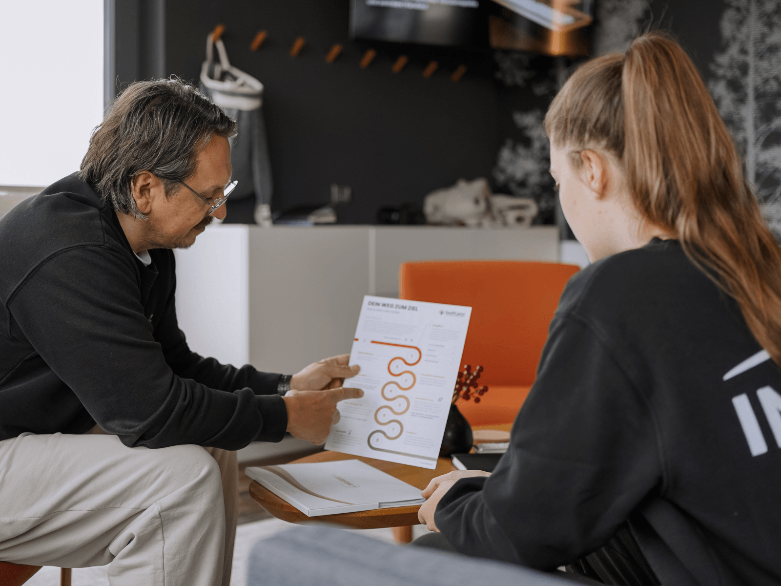 Ein INJOY Trainer gibt Einsichten zum Thema Krankenkassenförderung im INJOY Fitnessstudio Lüdenscheid.