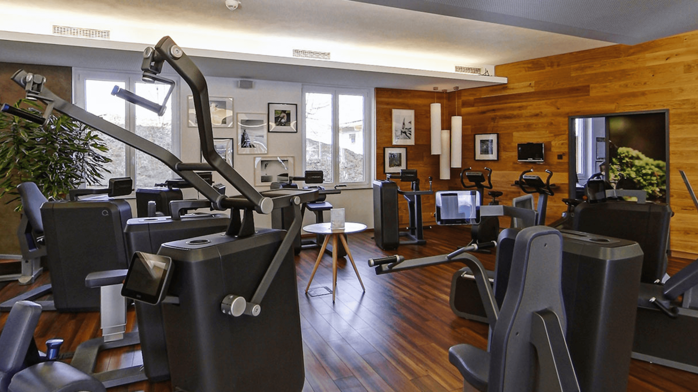 Ein elektronischer Trainingszirkel im INJOY Fitnessstudio Dettingen.