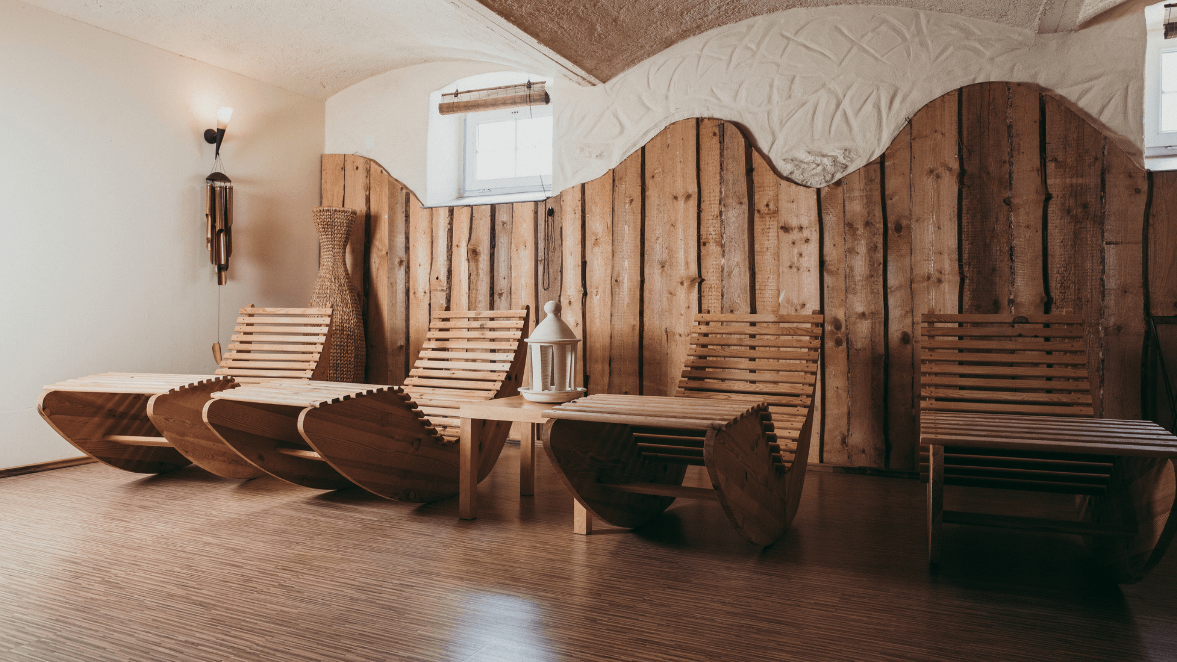 Der Wellness- und Erholungsbereich des INJOY Fitnessstudios in Syrau.