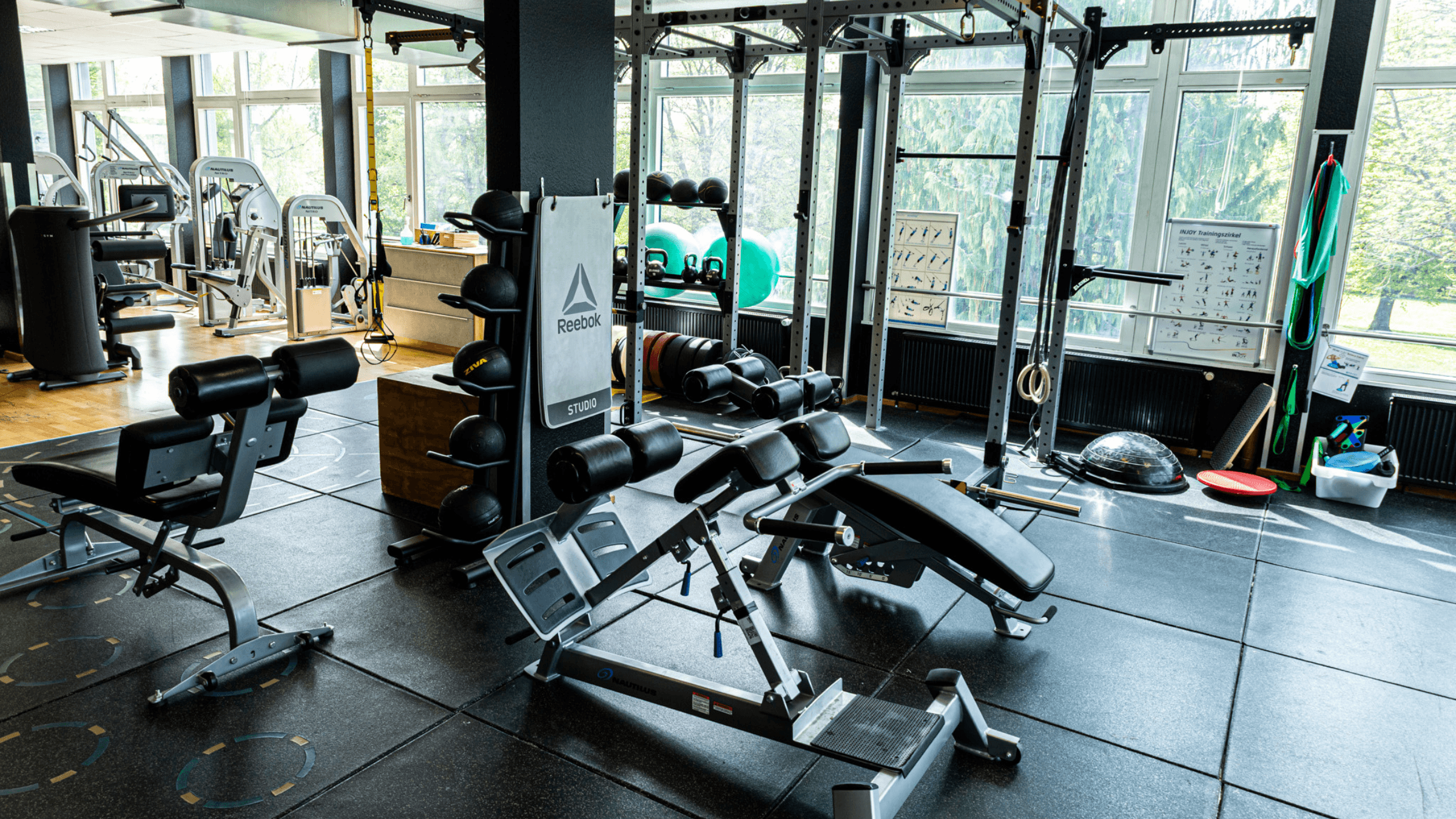 Trainingsfläche im INJOY Gym and Swim Fitnessstudio in Sindelfingen.